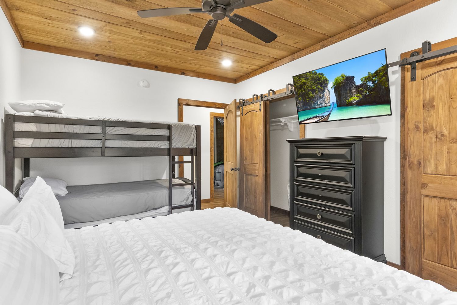 Guest suite with bunks